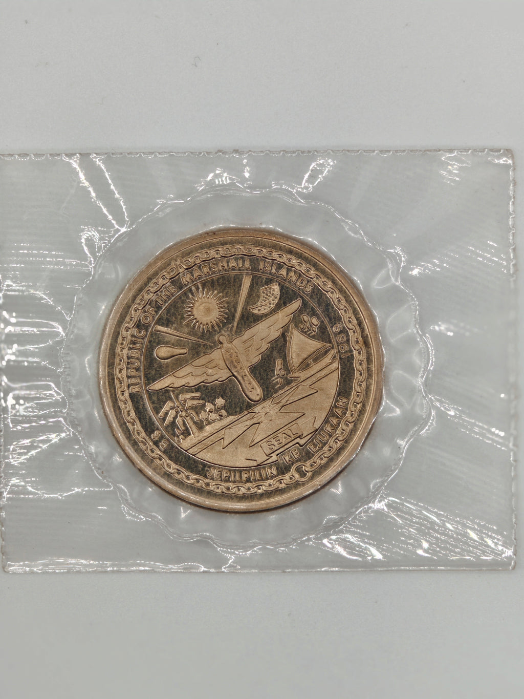 1989 - Marshall Islands $5 First Men on The Moon Coin