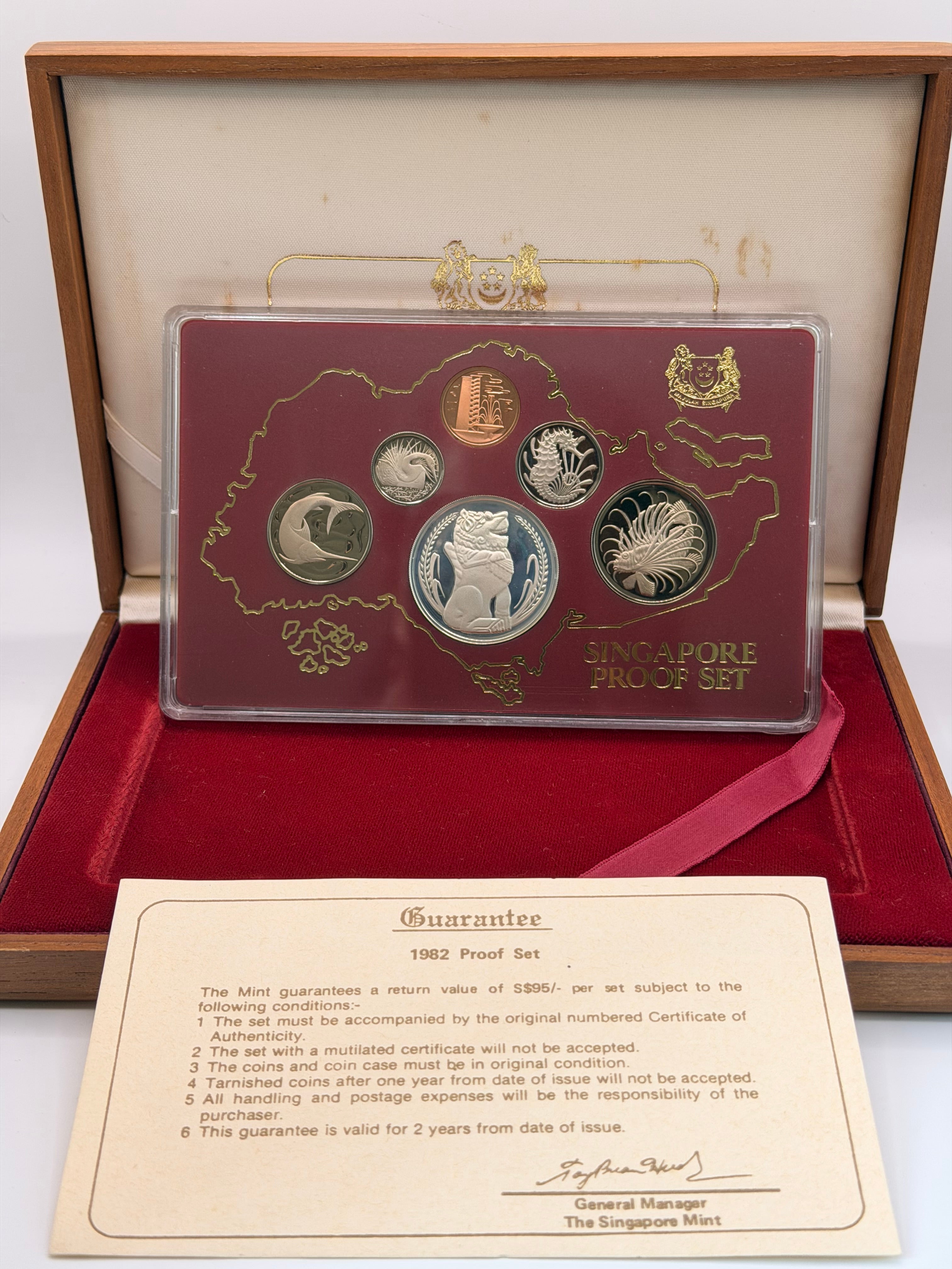 1982年新加坡精制硬币套装