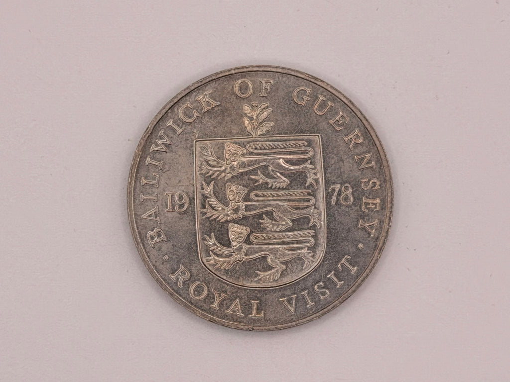 1978 UK Queen Elizabeth II Guernsey 25 Pence Royal Visit Coin