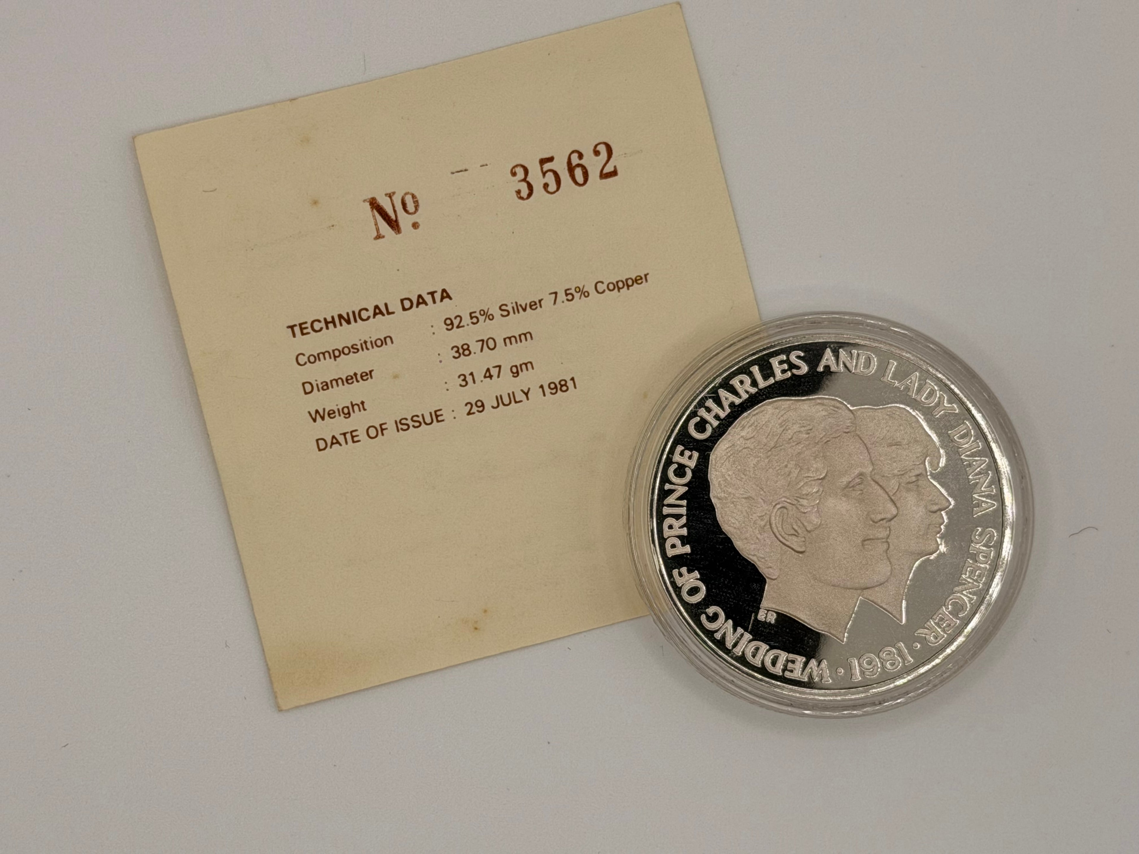 1981年 - 乌干达100先令银质精制币